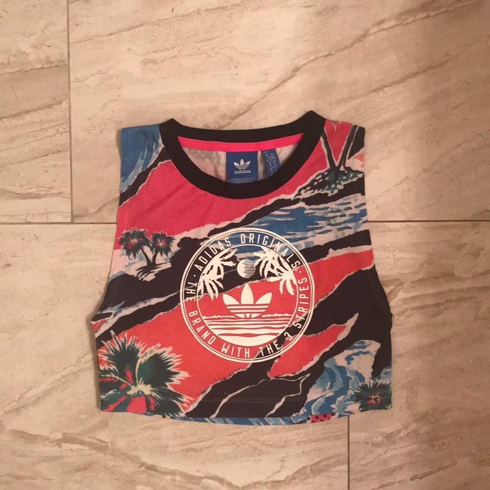 ☄️ Super Cute Adidas Crop top☄️